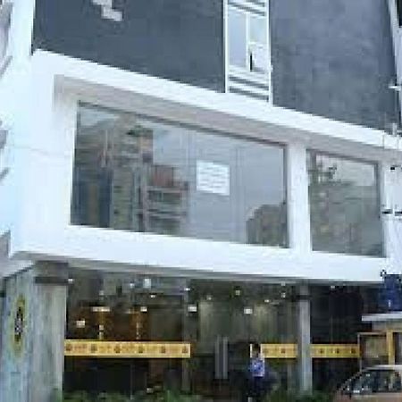 La Riviera Suites Madhapur Хидерабад Екстериор снимка
