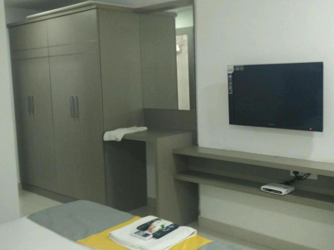 La Riviera Suites Madhapur Хидерабад Екстериор снимка
