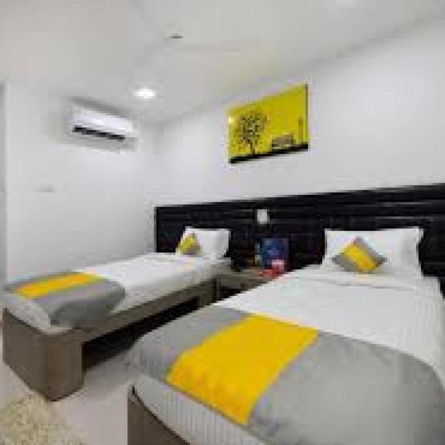 La Riviera Suites Madhapur Хидерабад Екстериор снимка