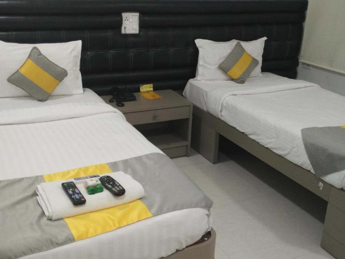 La Riviera Suites Madhapur Хидерабад Екстериор снимка