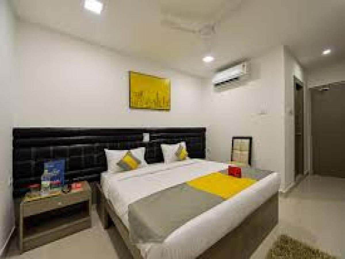 La Riviera Suites Madhapur Хидерабад Екстериор снимка