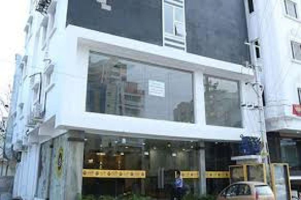 La Riviera Suites Madhapur Хидерабад Екстериор снимка