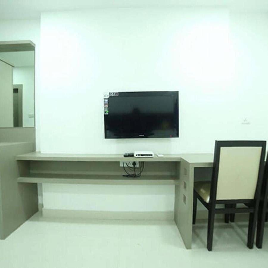 La Riviera Suites Madhapur Хидерабад Екстериор снимка